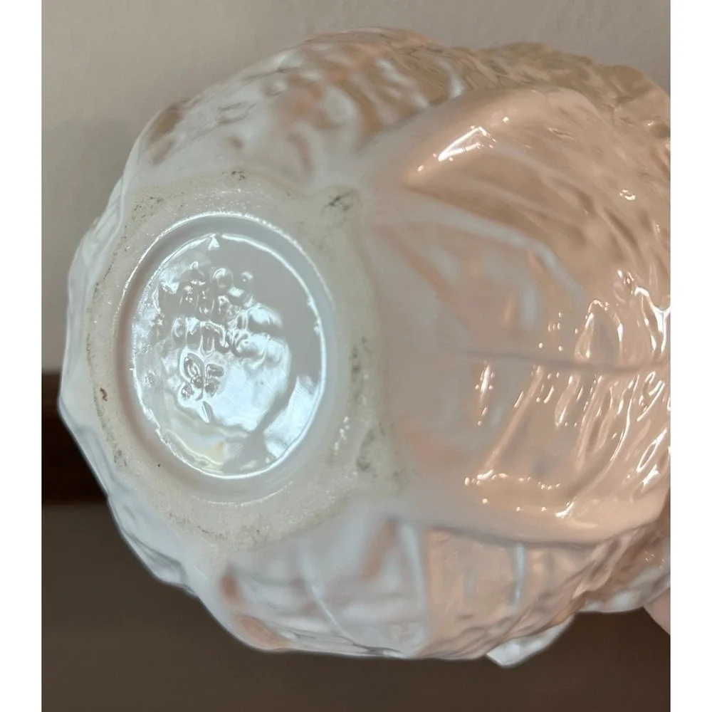 Vintage Portuguese Majolica White Cabbage Leaf Soup‎ Tureen with Lid 8'' x 6''